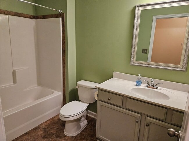 Building Photo - 3 Bedroom, 2 bath unfurnished home located in Bridgeport Community in Sneads Ferry