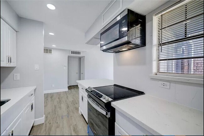 Building Photo - 9550 Deering Dr