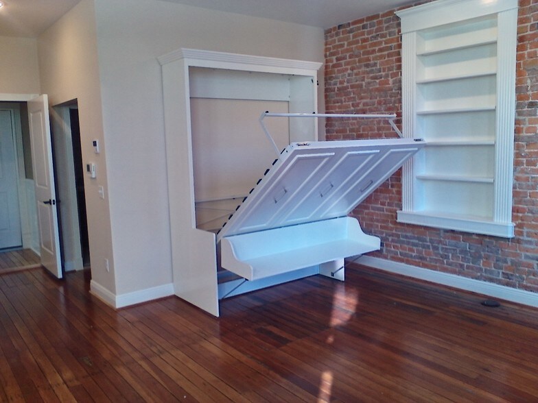 Murphy Bed - 114 E University St