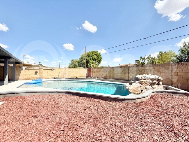 Building Photo - 1413 E Wesleyan Dr