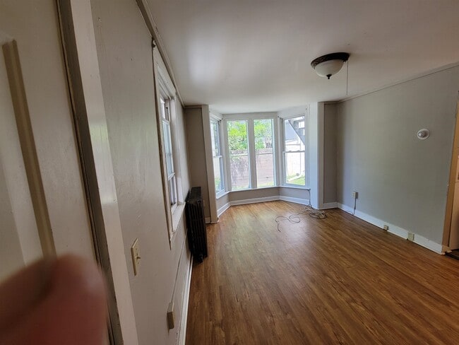 Building Photo - 304 S Winooski Ave