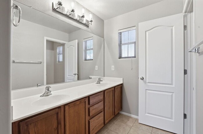 Building Photo - 2737 S Cupertino Dr