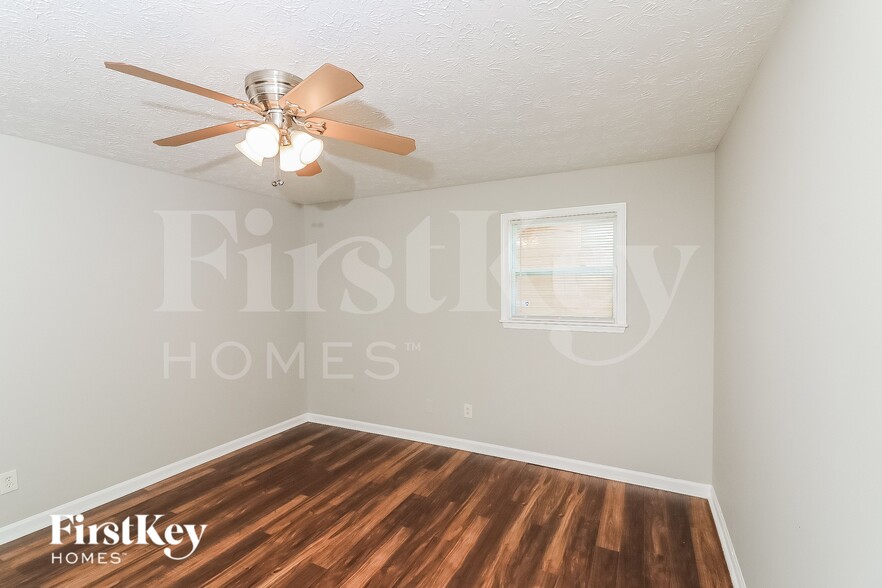 Building Photo - 680 Springhollow Ln SW