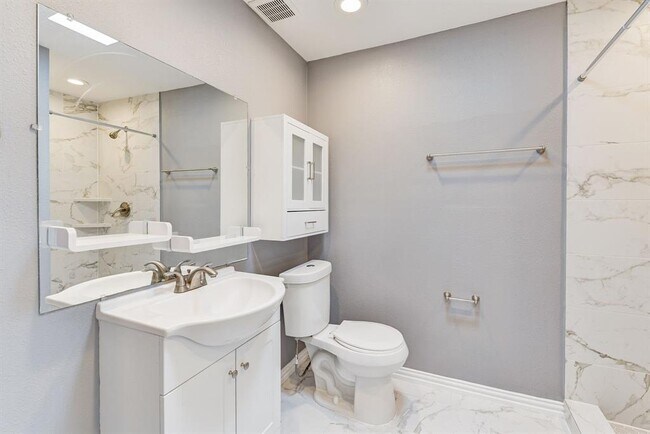 Building Photo - 6306 Riverview Way