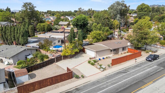 Building Photo - 865 W Hillcrest Dr