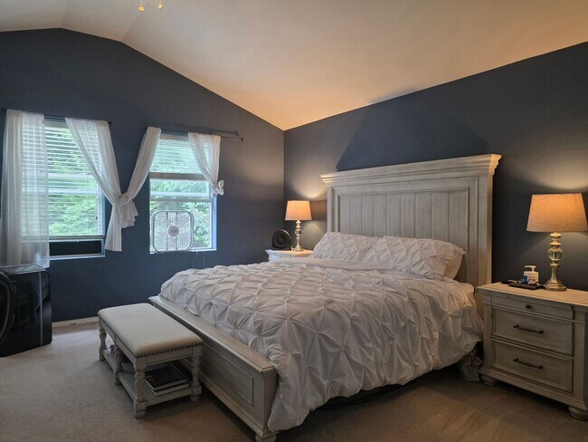 Building Photo - 3 Bedroom Craftsman Style Home in Convenie...