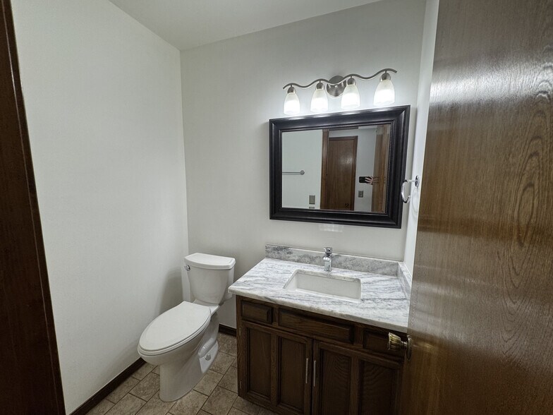 Building Photo - 7108 S Indianapolis Ave