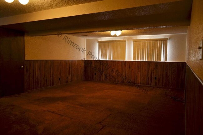 Building Photo - 4 Bedroom Heights Home