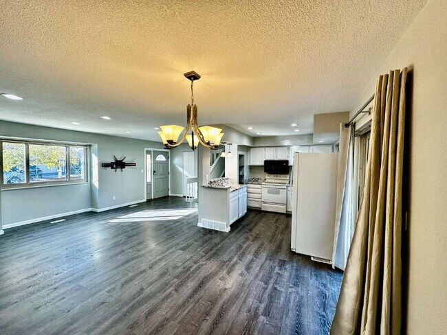 Building Photo - AVAILABLE NOW! Charming 3-Bedroom Retreat ...