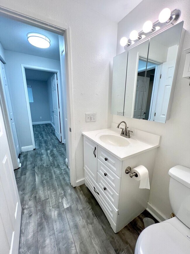 Building Photo - LUPUS01