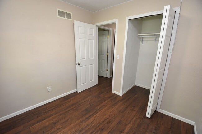 Building Photo - 4 bedroom 2 bath South Bend IN home for rent