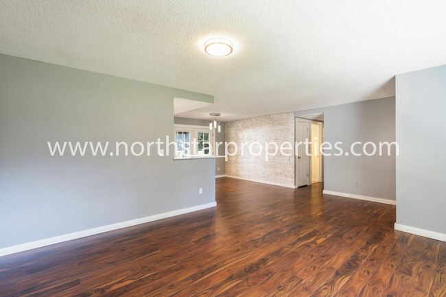 Building Photo - Garden Home Charmer