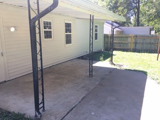 Building Photo - Charming Waldo Home! 2 Bedroom and 1 Bath