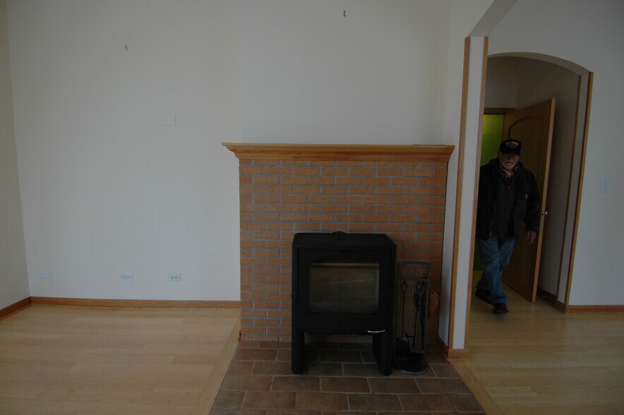 wood burning stove - 5139 N Western Ave