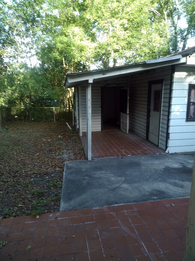 Building Photo - 2112 Allandale Cir W