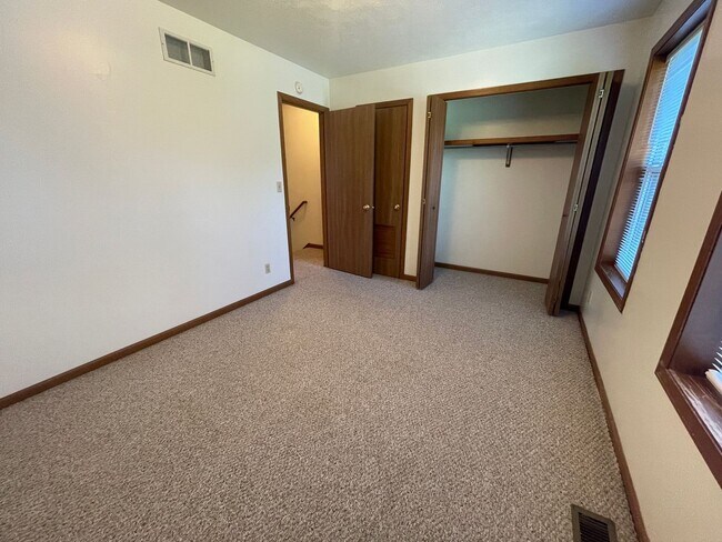 Building Photo - 129 Watertower Ct