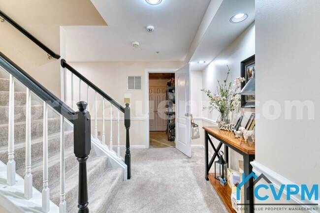 Building Photo - 13017 Weiss Dr