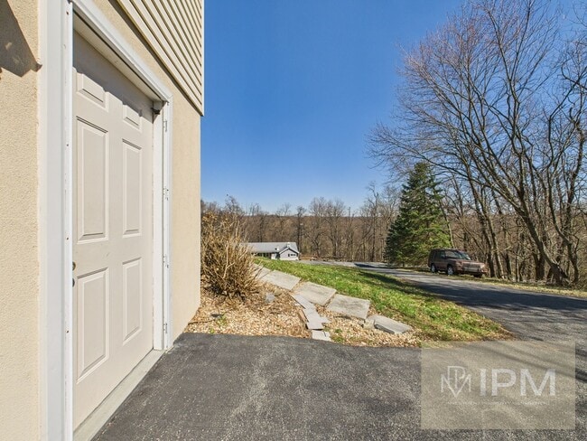Building Photo - Bright Modern 3 Bedroom, 2 Bath Home in Eastern York Schools!
