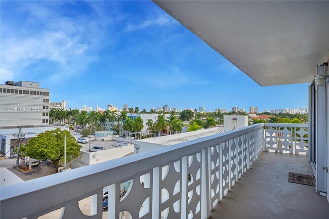 Building Photo - 4141 Nautilus Dr