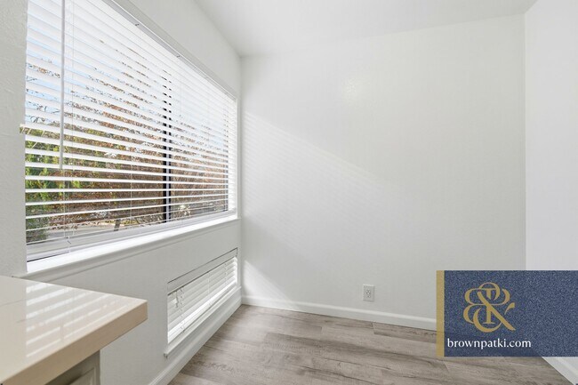 Building Photo - 916 Beach Park Blvd