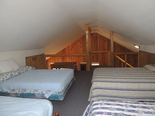 Building Photo - Adorable Cabin on the River