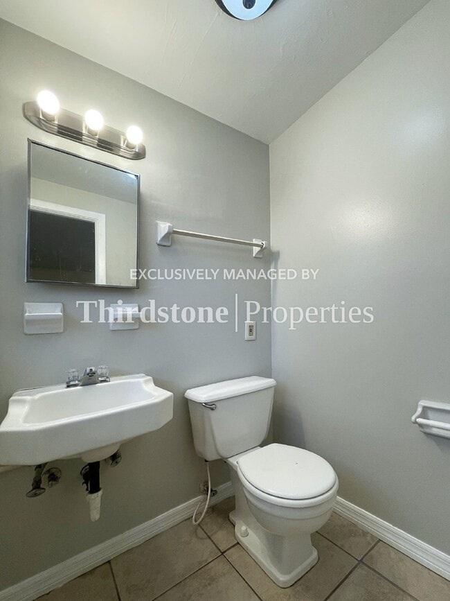 Building Photo - 2912 W 15th St