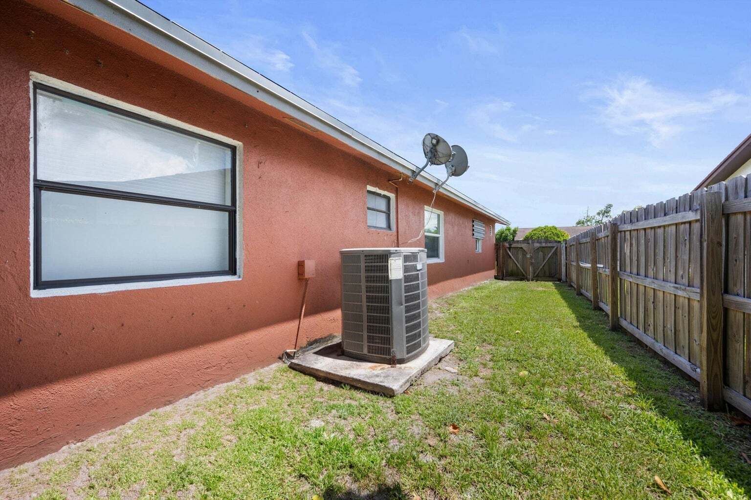Building Photo - 4928 Marbella Rd N
