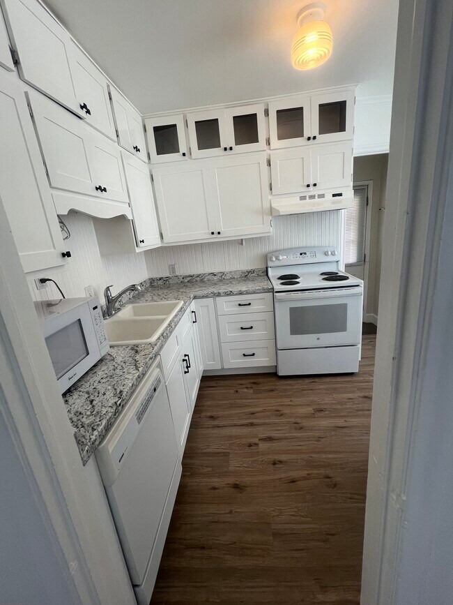 Kitchen - 196 S 1000 E