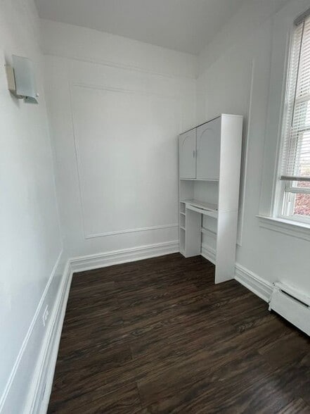 Building Photo - 1865 Mulford Ave