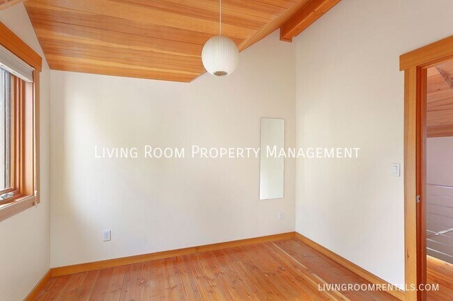 Building Photo - 1501 SE Holly St