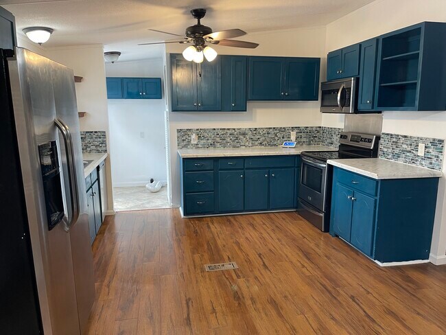 Kitchen - 332 Helen St