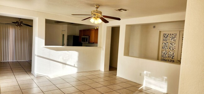 Building Photo - Large 4 Bedroom- A/C- All Ceramic Tile- Wo...