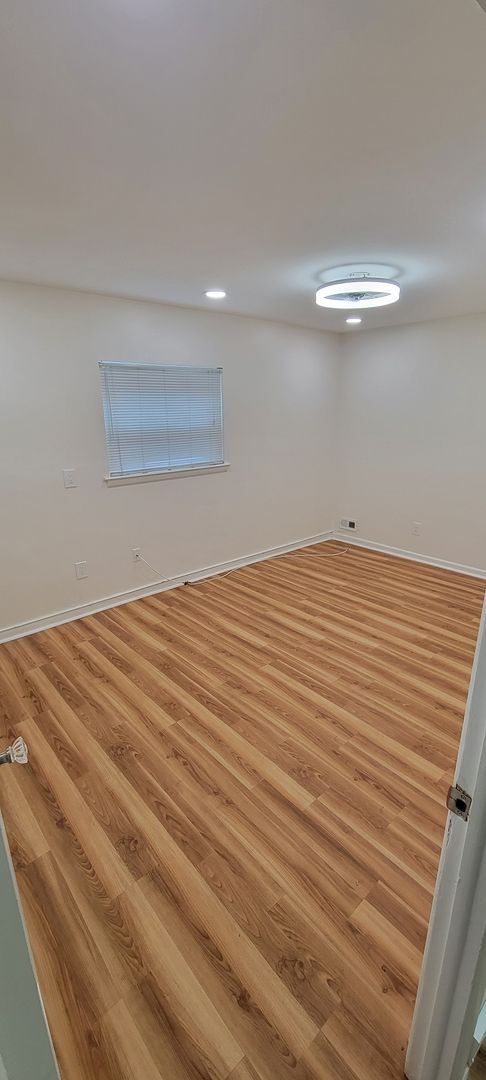 Building Photo - 8108 Summerdale Ave