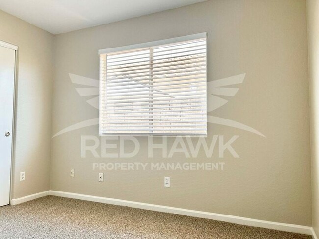 Building Photo - 437 W San Angelo St