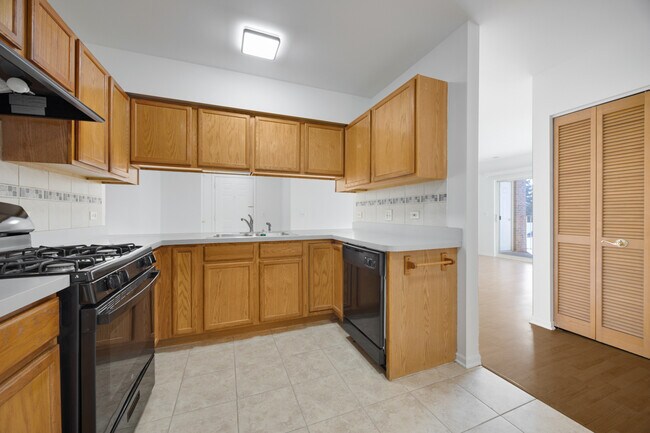 Building Photo - 881 N Swift Rd