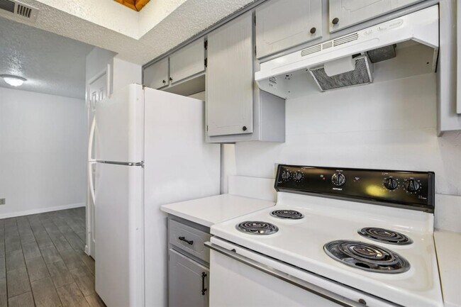 Building Photo - 8804 Cainwood Ln