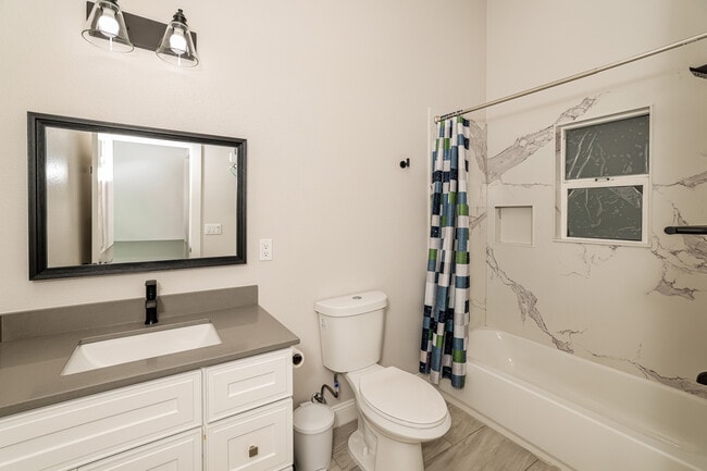 Building Photo - 875 Wood St