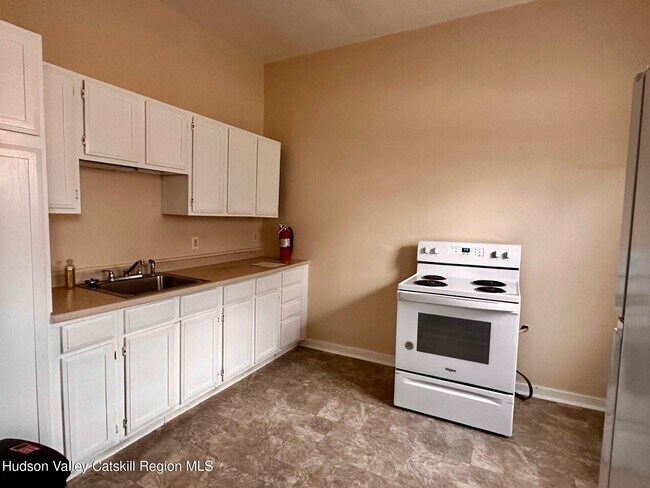 Building Photo - 86 Vineyard Ave