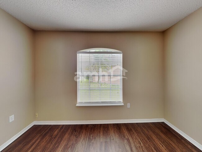 Building Photo - 10355 Little Econ St