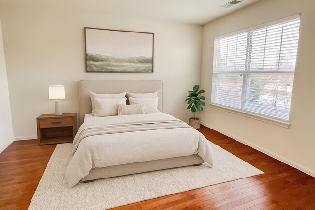 Building Photo - 1829 Crenshaw Cir