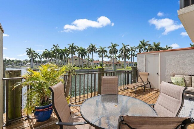 Building Photo - 6277 Bahia Del Mar Blvd S