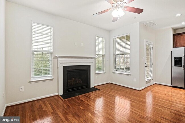 Building Photo - 23216 Scholl Manor Way