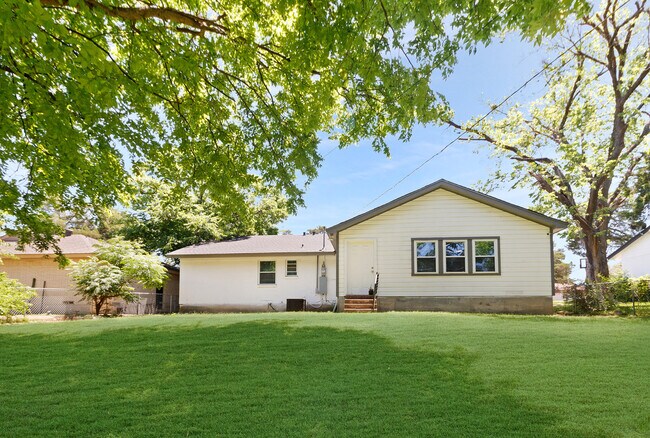 Building Photo - 1839 Sedona Ln
