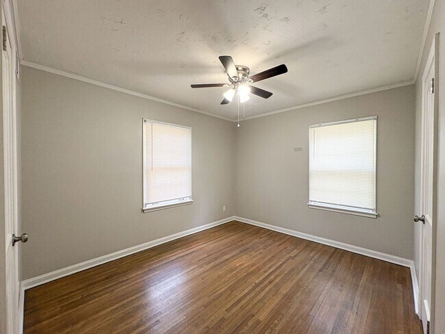 Building Photo - Updated 3 bedroom, 1 bathroom near Quince and Perkins