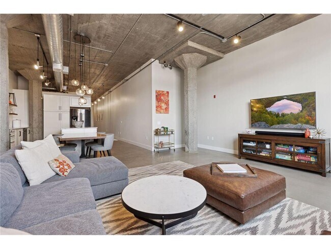 Building Photo - 718 N Washington Ave