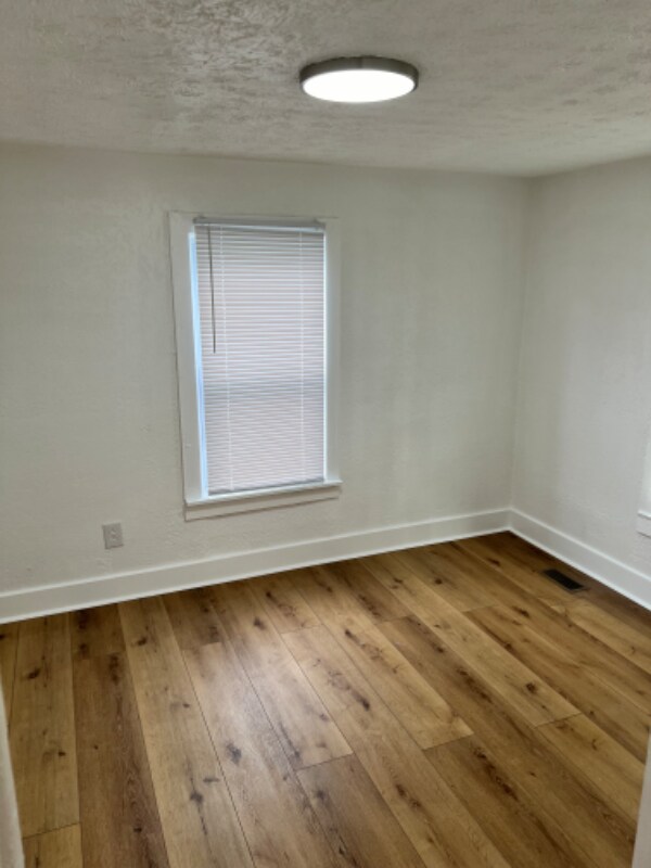 Building Photo - 711A W Eastland Ave