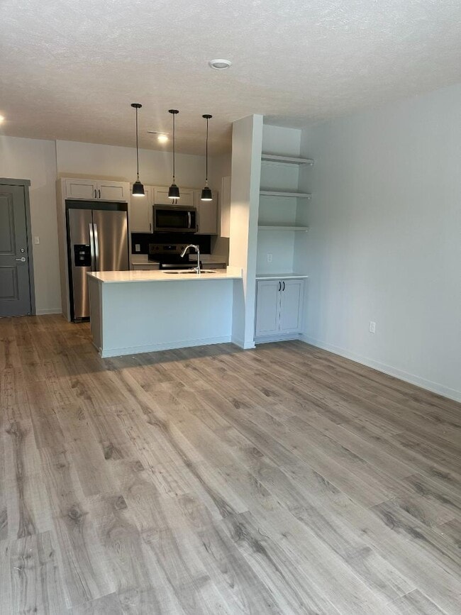 Building Photo - 603 US-6