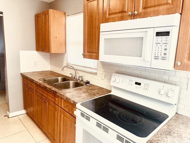 Building Photo - 9305 Sunrise Dr