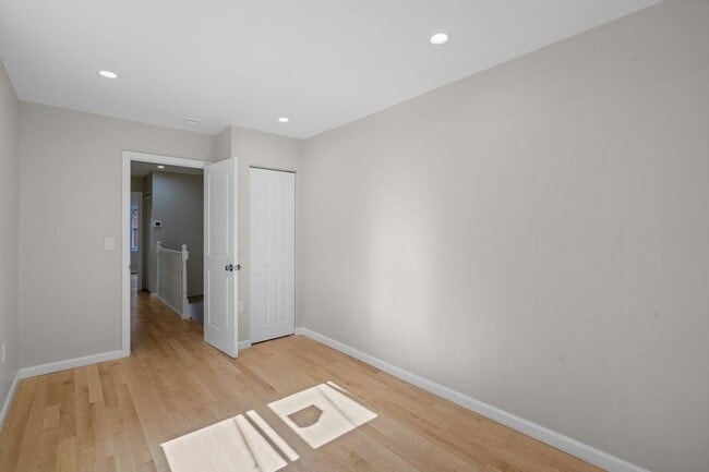 Building Photo - 707 S Bethel St