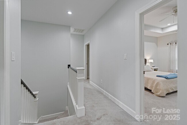 Building Photo - 122 Rutan Ct